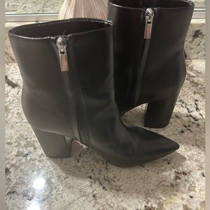 Stylish Black Calvin Klein Boots Size 7.5